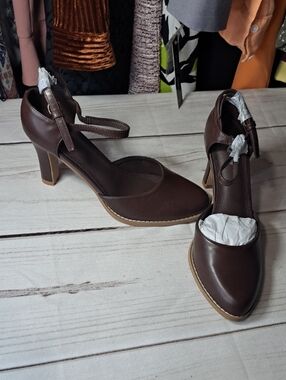 Brown Ankle-Strap Mid-Heel Pumps Size 8.5